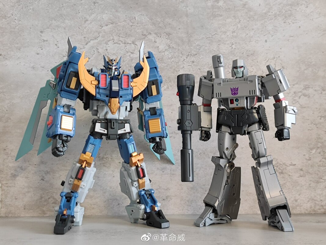 Mastermind Creations R-42 D-Zef (Deathsaurus) In-Hand, Package Images &  Video